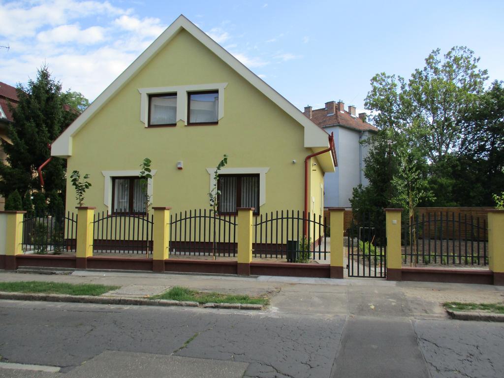 Poroszlay Apartman Дебрецен Экстерьер фото
